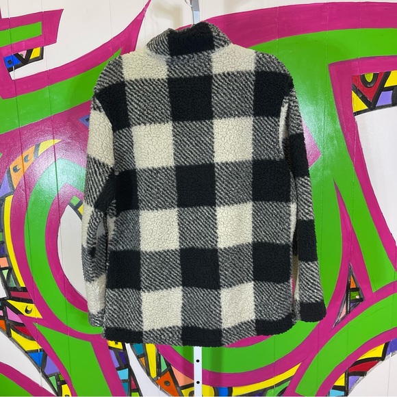 Canyon Creek, Buffalo Print Sherpa Pull Over. Size XL. Excellent condition! - Picture 4 of 4